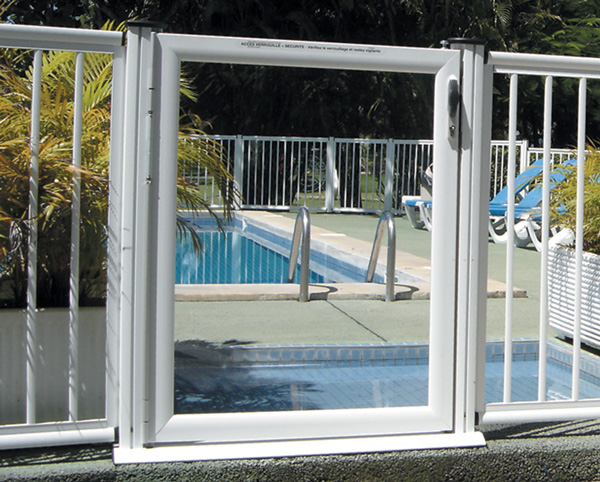 garde corps piscine aluminium porte blanc