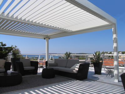 Pergola bioclimatique Brustor blanche