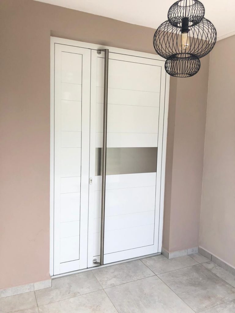 porte d'entree aluminium menuiserie sur mesure coloris blanc