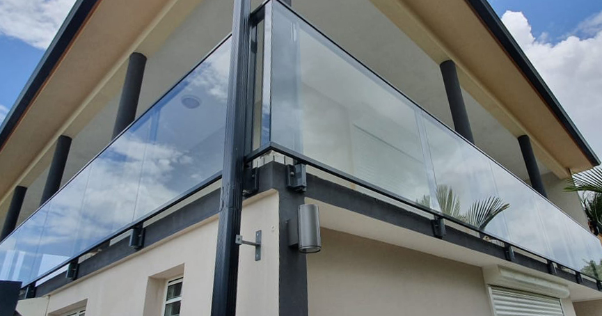 garde corps balustrade aluminium balcon terrasse verre verrerie protection securite