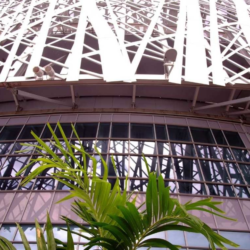 mur-vitré-memorial-acte-monument-chantier-prestige-guadeloupe-vitrage-verre-vitre-transparence